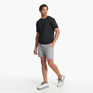 Vuori men's‎ Ponto Performance Short - 7.5" grey sz XS